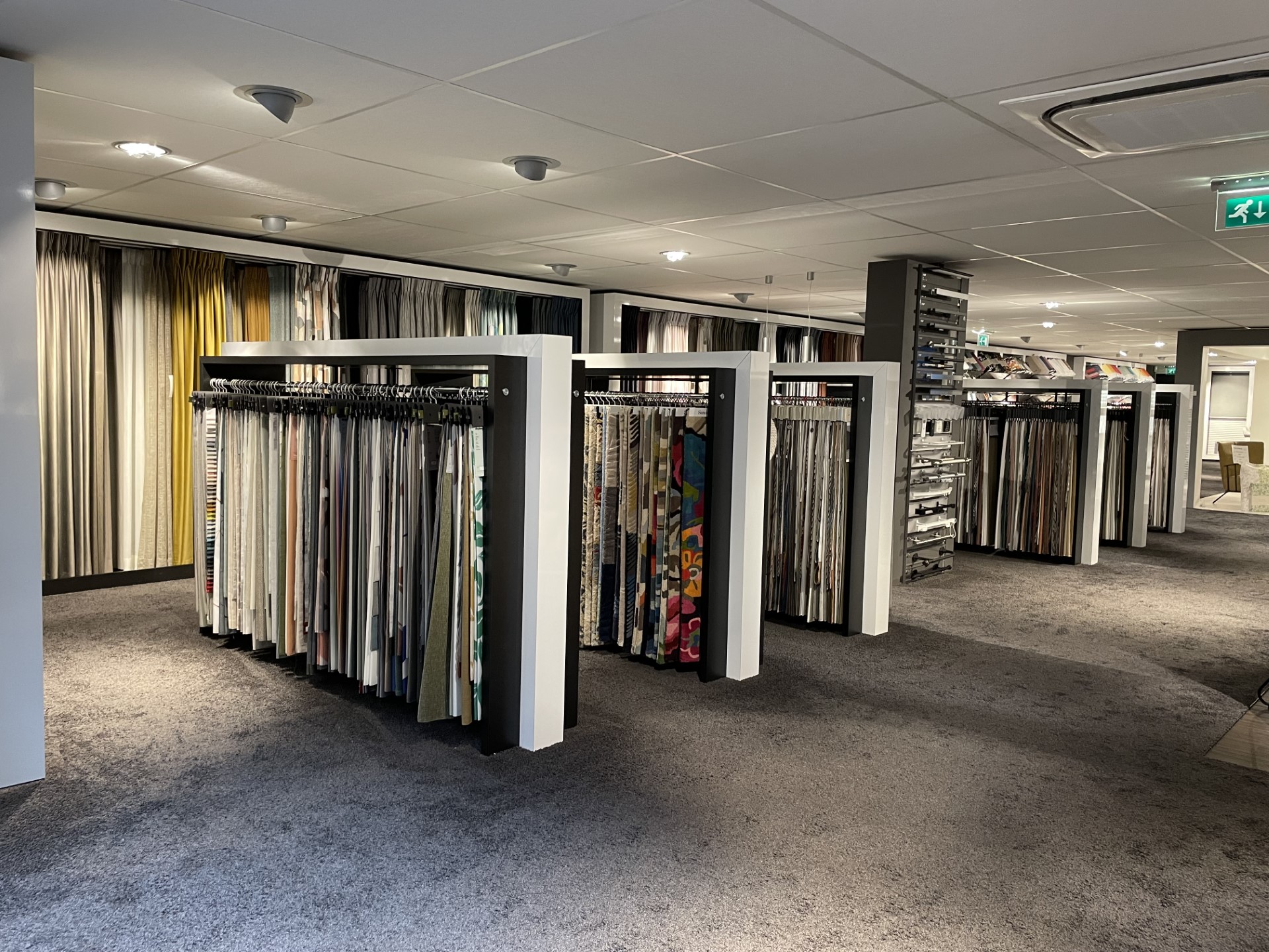 gordijn afdeling showroom blaauw woonidee
